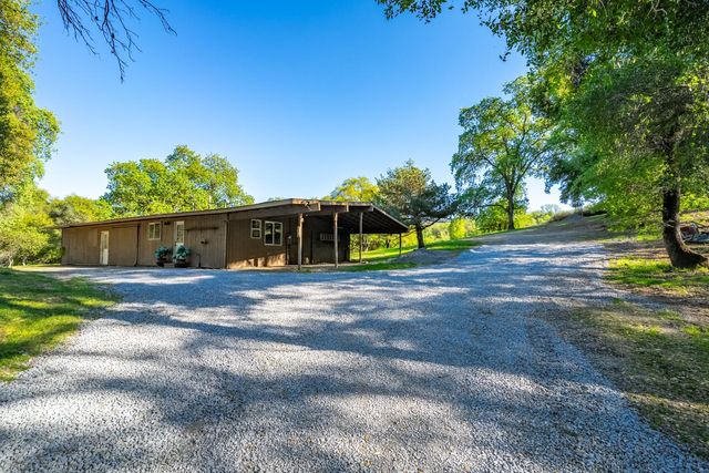 560 Ralston Ln, Newcastle, CA 95658