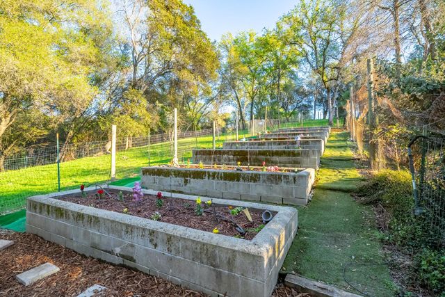 560 Ralston Ln, Newcastle, CA 95658