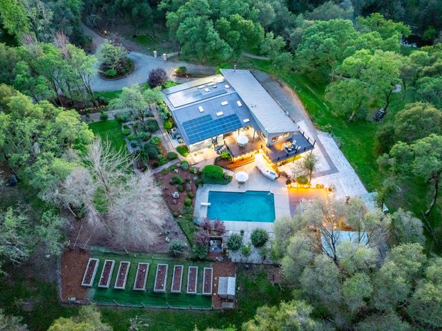 560 Ralston Ln, Newcastle, CA 95658