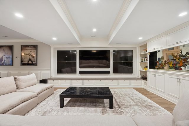 321 E 9th Street, Hinsdale, IL 60521