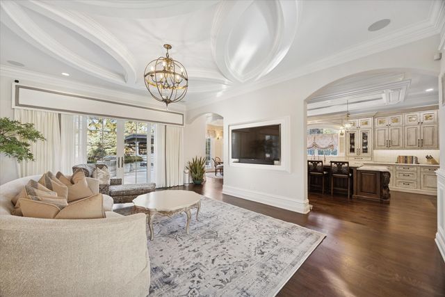 321 E 9th Street, Hinsdale, IL 60521