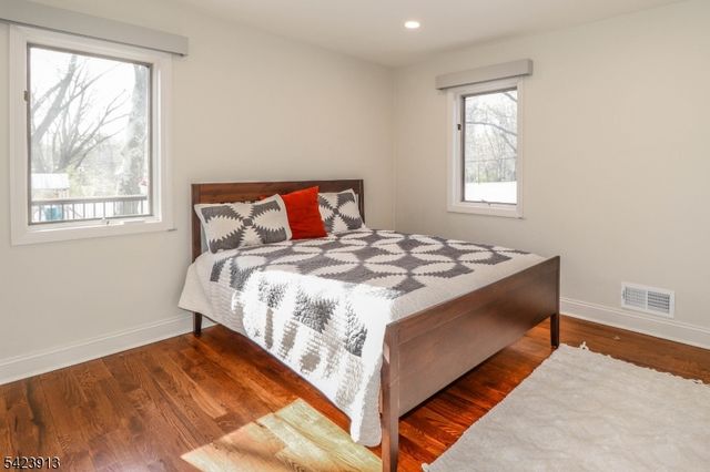 113 Spear St, Metuchen Boro, NJ 08840