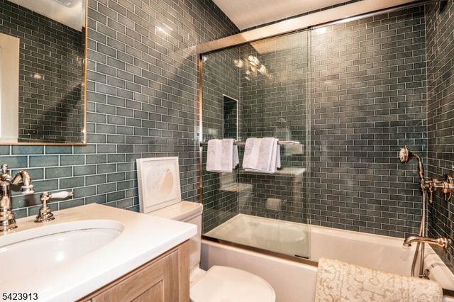 113 Spear St, Metuchen Boro, NJ 08840