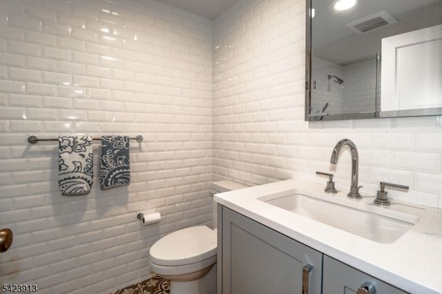 113 Spear St, Metuchen Boro, NJ 08840