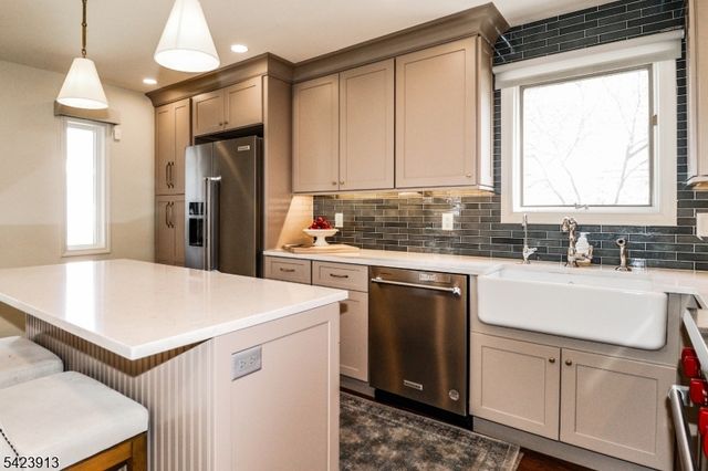 113 Spear St, Metuchen Boro, NJ 08840