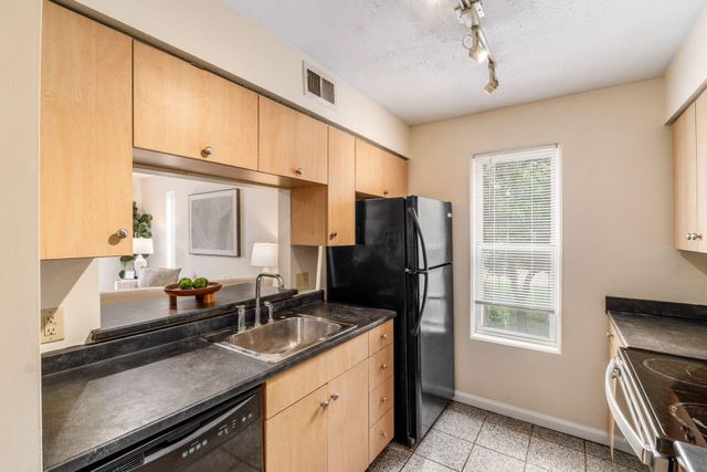 915 Quay Avenue, 915H, Grandview Heights, OH 43212