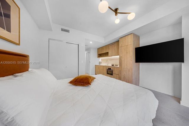 11 NE 6th Street 1106, Miami, FL 33132