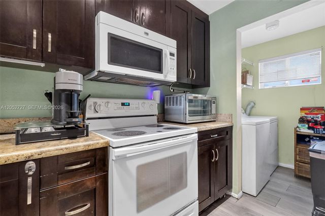 2377 N 37th Avenue, Hollywood, FL 33021