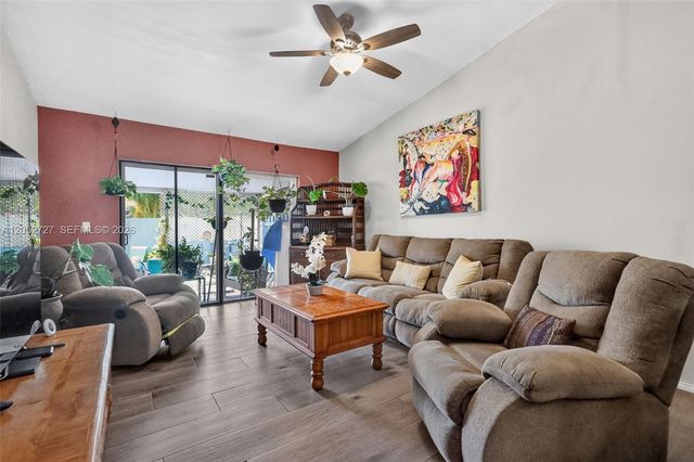 2377 N 37th Avenue, Hollywood, FL 33021