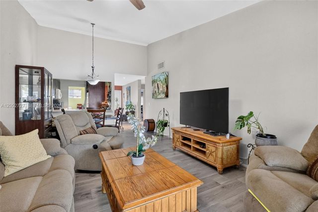 2377 N 37th Avenue, Hollywood, FL 33021