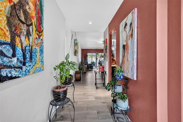 2377 N 37th Avenue, Hollywood, FL 33021