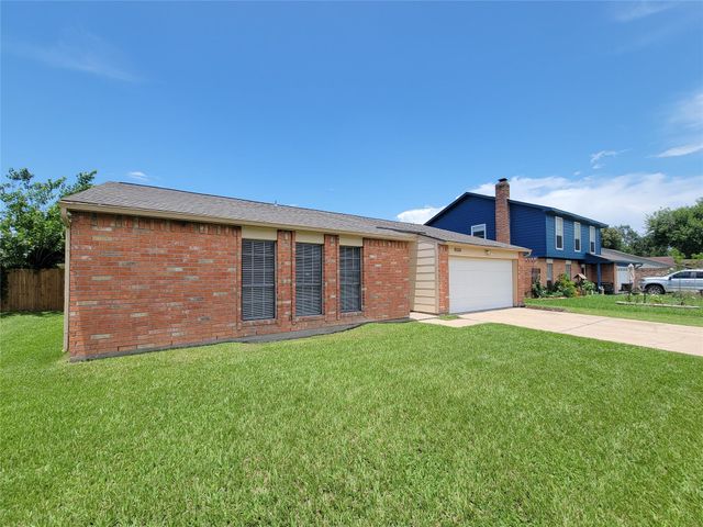 8530 Quail Burg Lane, Houston, TX 77489