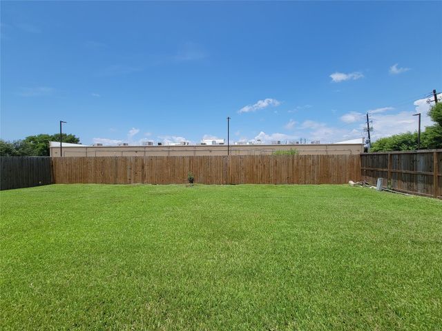 8530 Quail Burg Lane, Houston, TX 77489