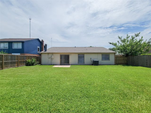 8530 Quail Burg Lane, Houston, TX 77489
