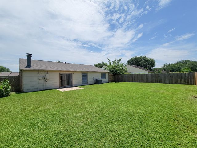 8530 Quail Burg Lane, Houston, TX 77489