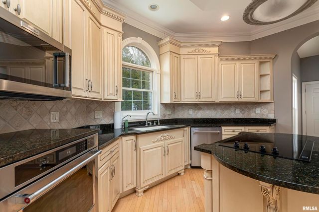 3115 W Striegel Rd Road, Carbondale, IL 62901