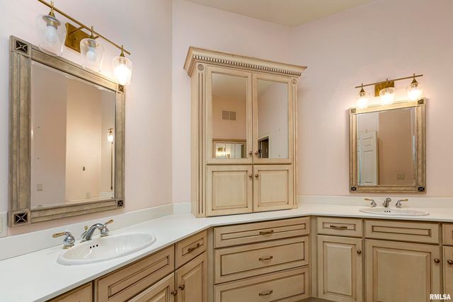 3115 W Striegel Rd Road, Carbondale, IL 62901