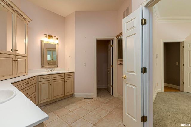 3115 W Striegel Rd Road, Carbondale, IL 62901