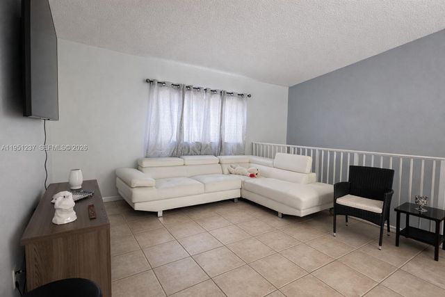 2871 W 76th St 201-6, Hialeah, FL 33018