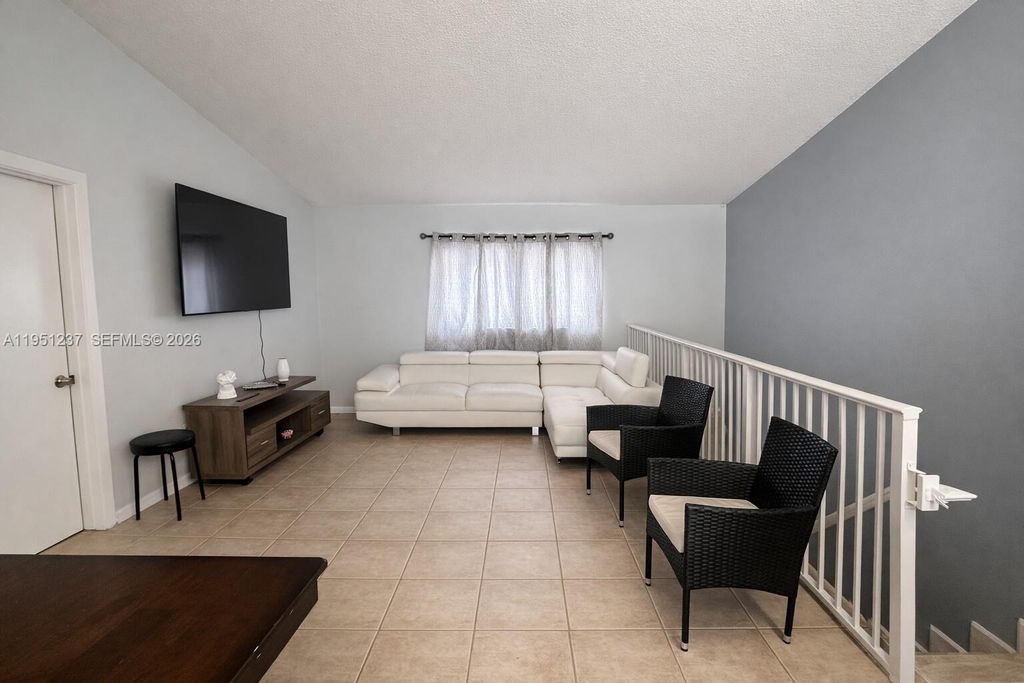 2871 W 76th St 201-6, Hialeah, FL 33018