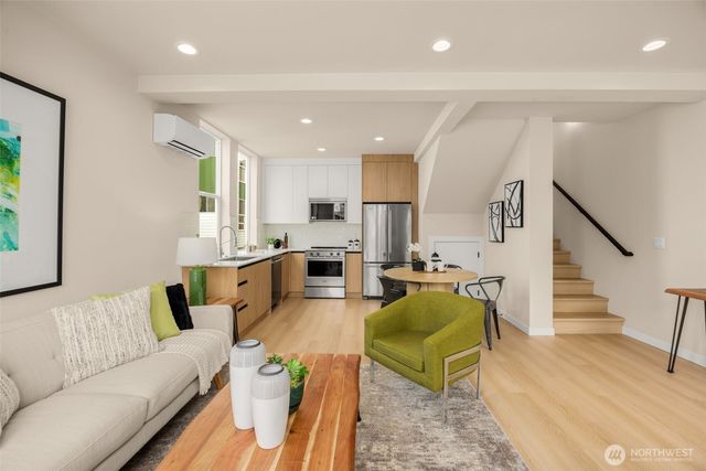 906 A 28th Avenue S, Seattle, WA 98144