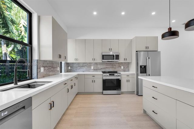 3905 SW 5th St 3905, Coral Gables, FL 33134