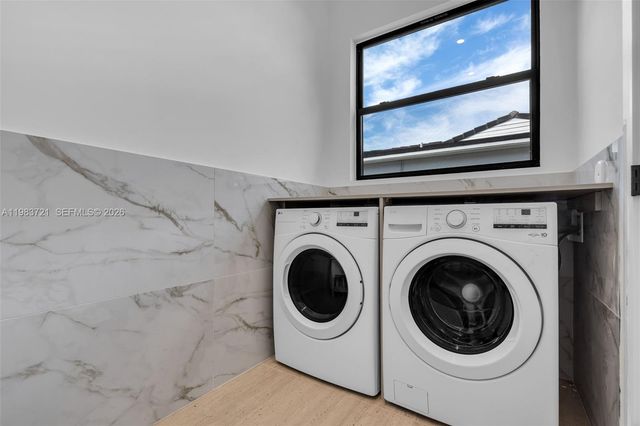 3905 SW 5th St 3905, Coral Gables, FL 33134