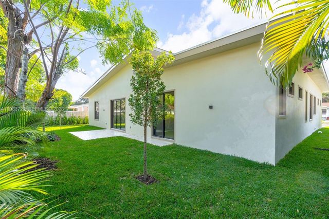 3905 SW 5th St 3905, Coral Gables, FL 33134