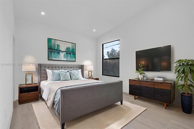 3905 SW 5th St 3905, Coral Gables, FL 33134