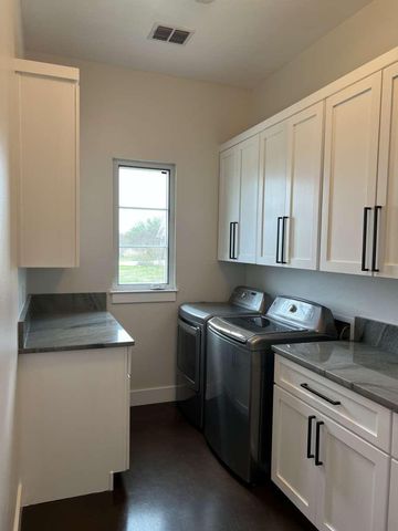 332 River Ranch CIR, Martindale, TX 78655