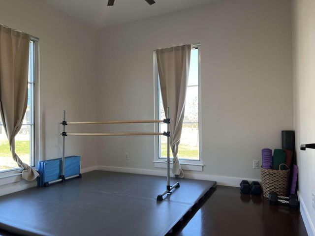332 River Ranch CIR, Martindale, TX 78655