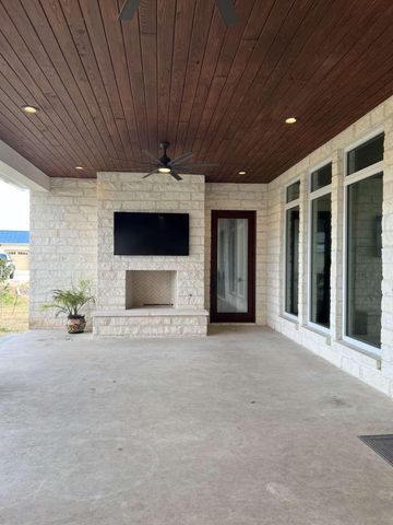 332 River Ranch CIR, Martindale, TX 78655