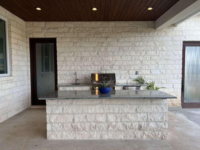 332 River Ranch CIR, Martindale, TX 78655