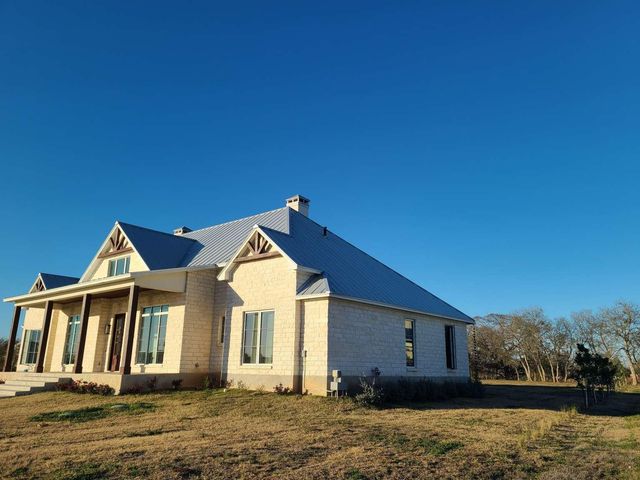 332 River Ranch CIR, Martindale, TX 78655