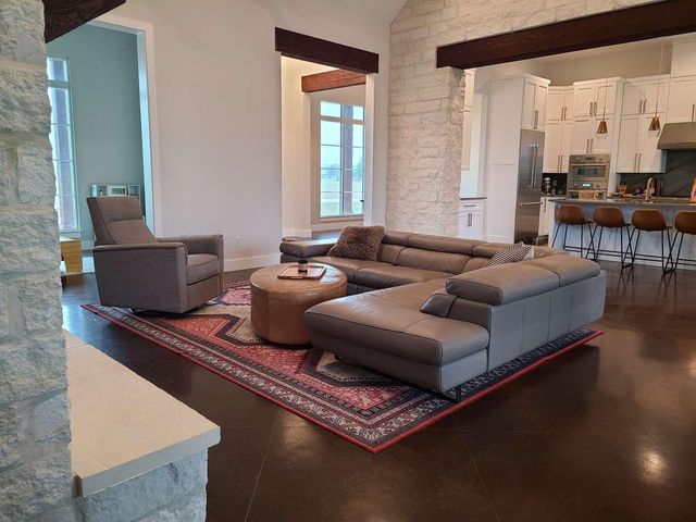 332 River Ranch CIR, Martindale, TX 78655