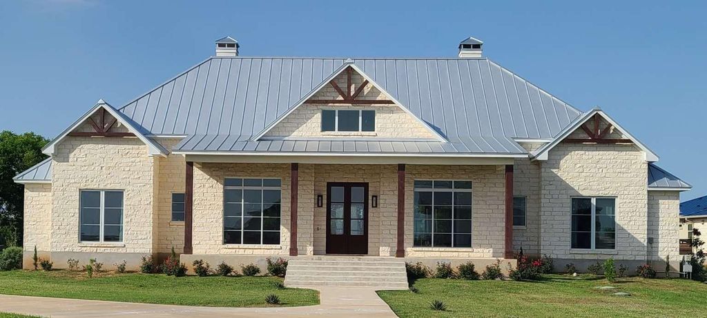 332 River Ranch CIR, Martindale, TX 78655
