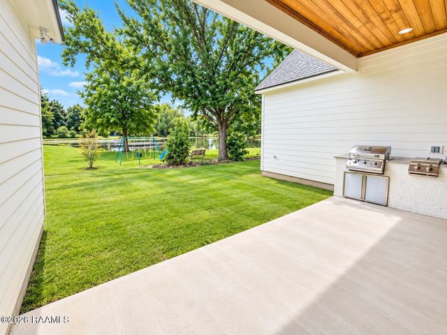 205 Cliffside Drive, Youngsville, LA 70592