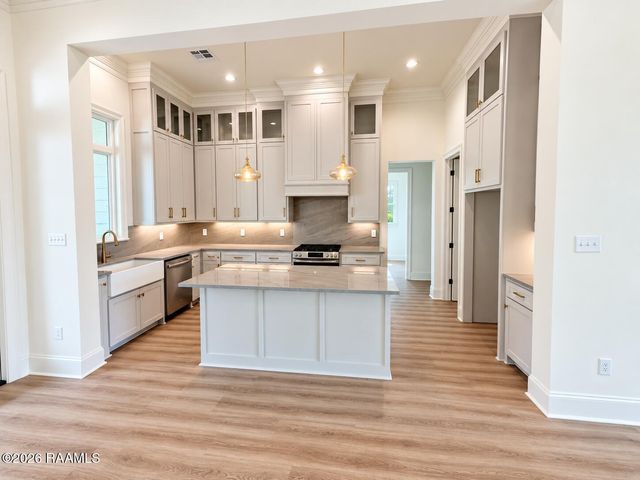 205 Cliffside Drive, Youngsville, LA 70592