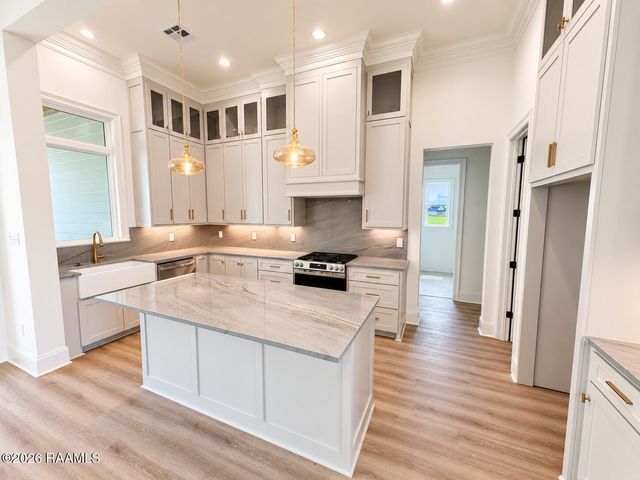205 Cliffside Drive, Youngsville, LA 70592