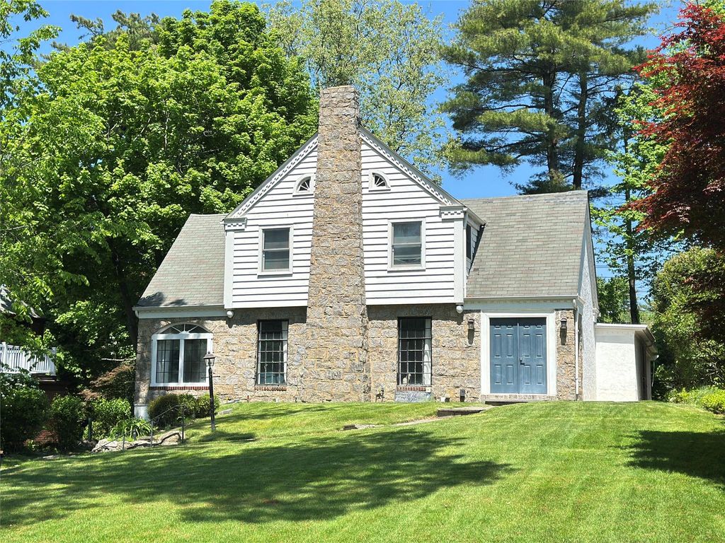 119 Old Mill Road, Manhasset, NY 11030