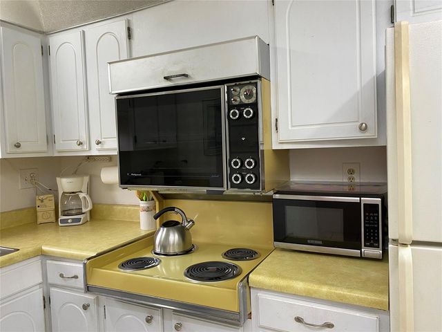 811 S Hollybrook Drive 203, Pembroke Pines, FL 33025