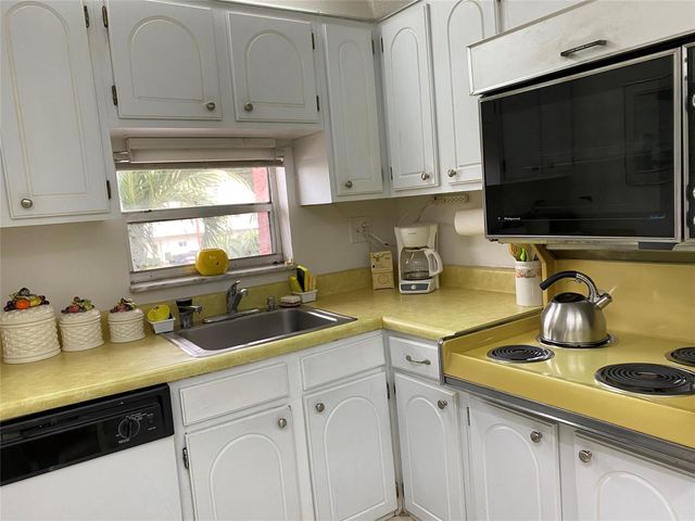 811 S Hollybrook Drive 203, Pembroke Pines, FL 33025