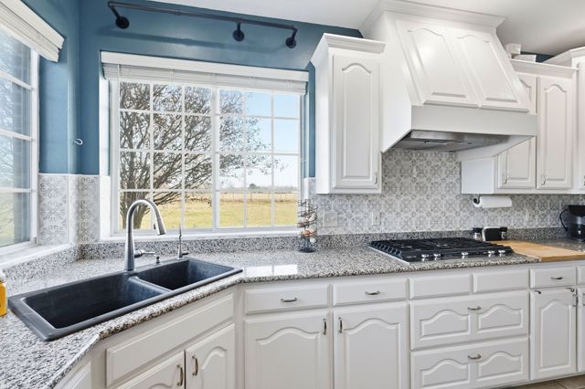 102 Van Meter Drive, Aurora, TX 76078