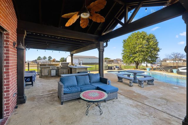 102 Van Meter Drive, Aurora, TX 76078