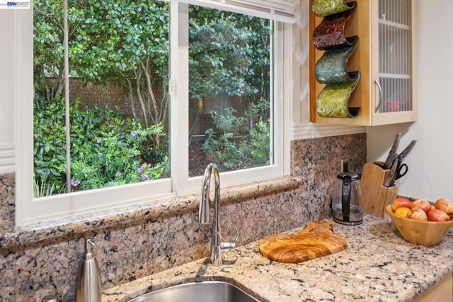 55 Asilomar Cir, Oakland, CA 94611