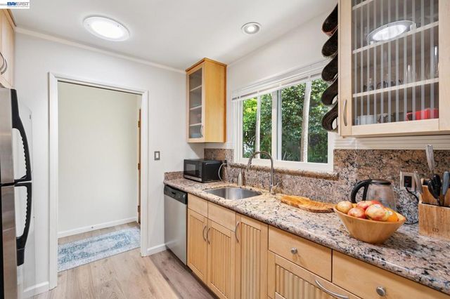 55 Asilomar Cir, Oakland, CA 94611