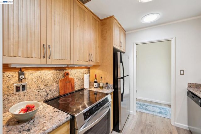 55 Asilomar Cir, Oakland, CA 94611