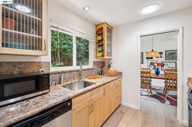 55 Asilomar Cir, Oakland, CA 94611