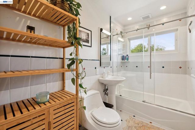 55 Asilomar Cir, Oakland, CA 94611
