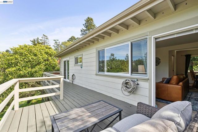 55 Asilomar Cir, Oakland, CA 94611